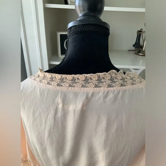 URBAN OUTFITTERS Isabella Lace Trim Satin Blouse Blush Peach Short Sleeve SZ Med - Picture 10 of 16